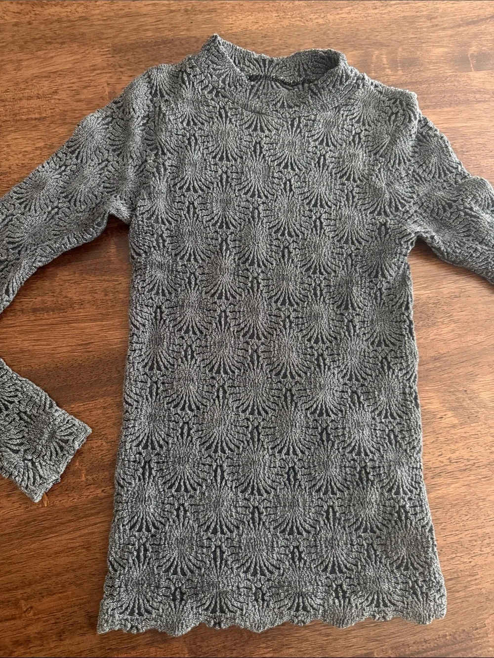 Aura M/L textured fitted mock neck top